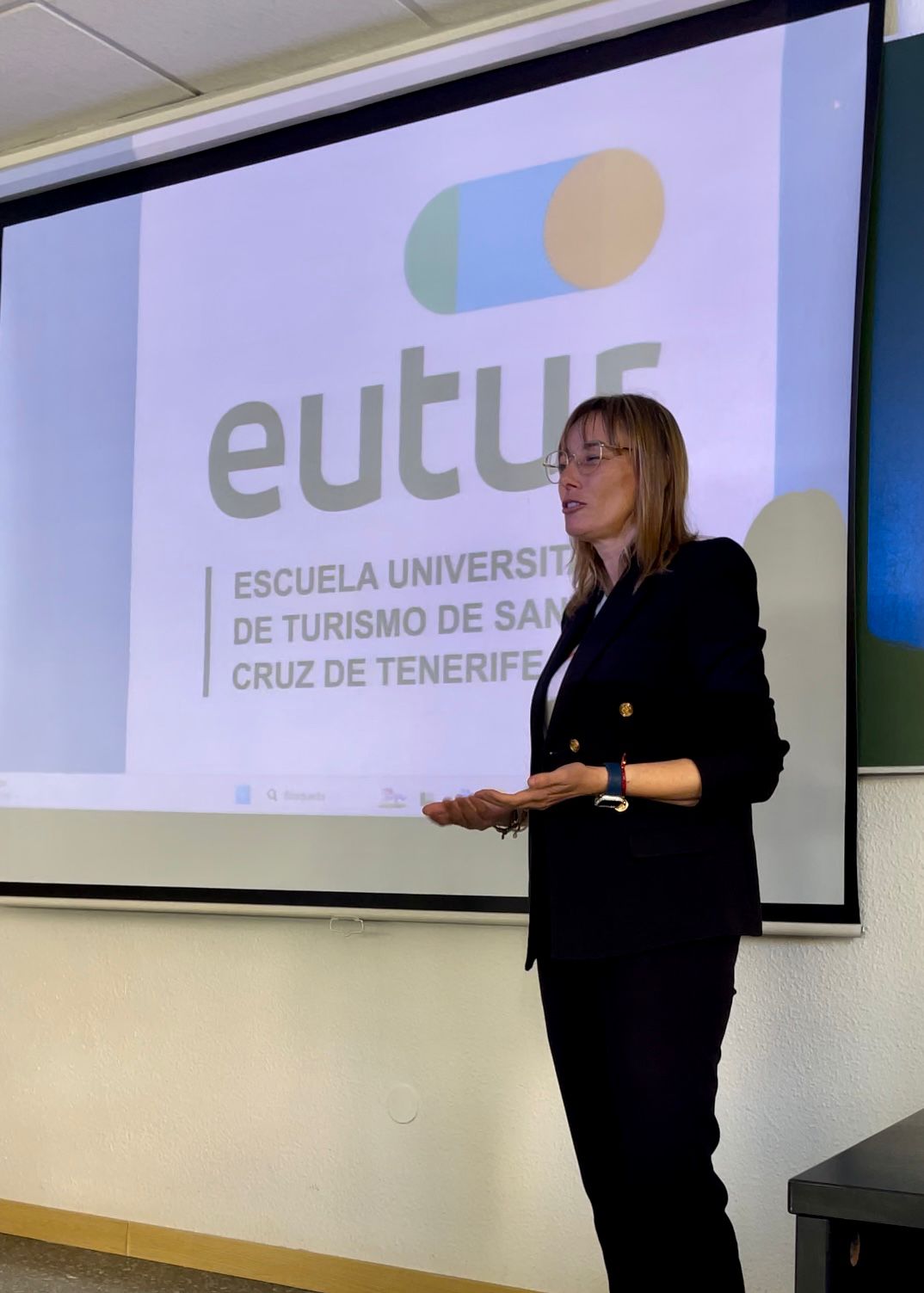 La concejala de Turismo, Laura Paiz, inaugura las Jornadas Profesionales de EUTUR