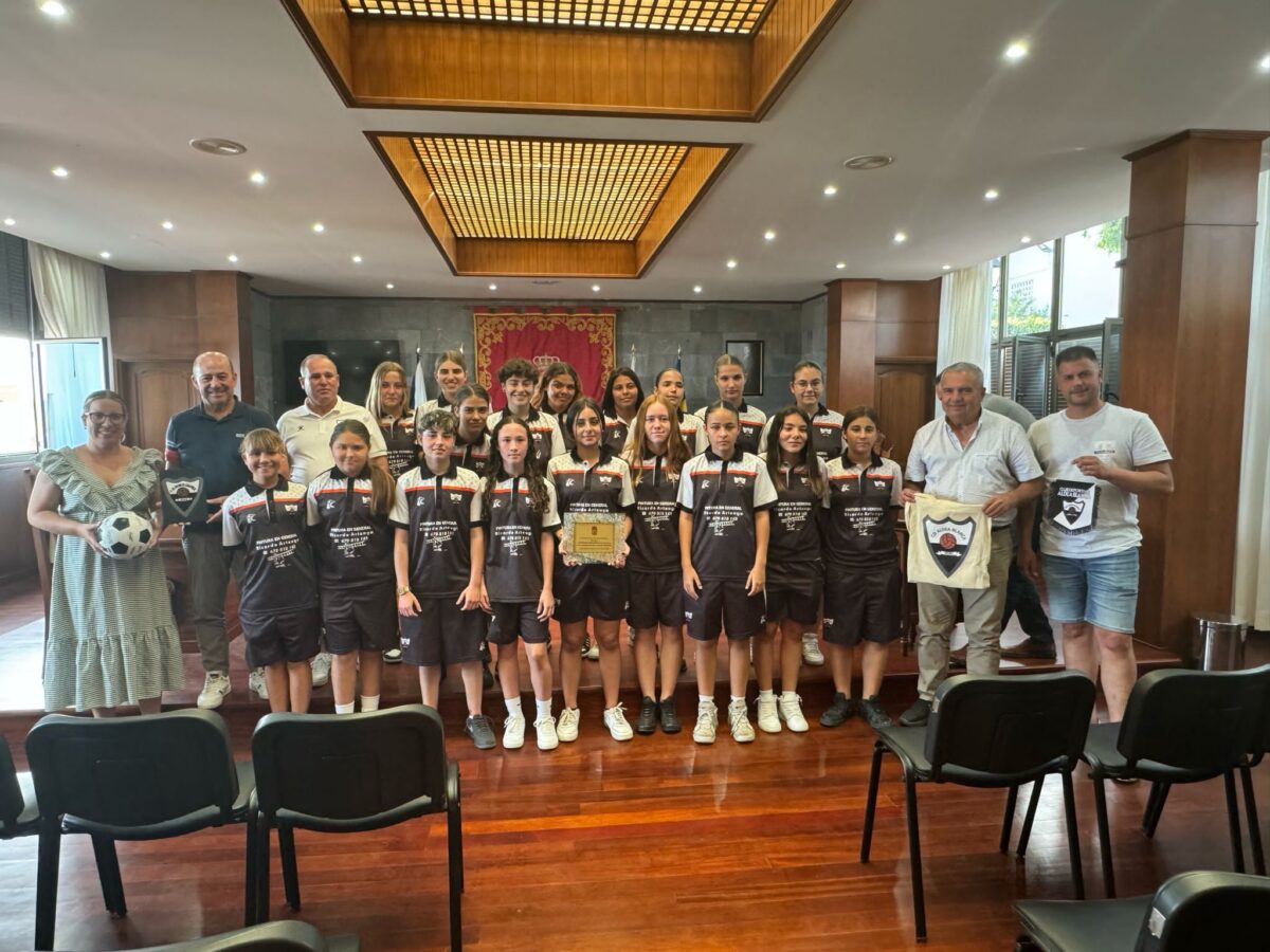 Recibimiento al equipo femenino de fútbol junior de Aldea Blanca